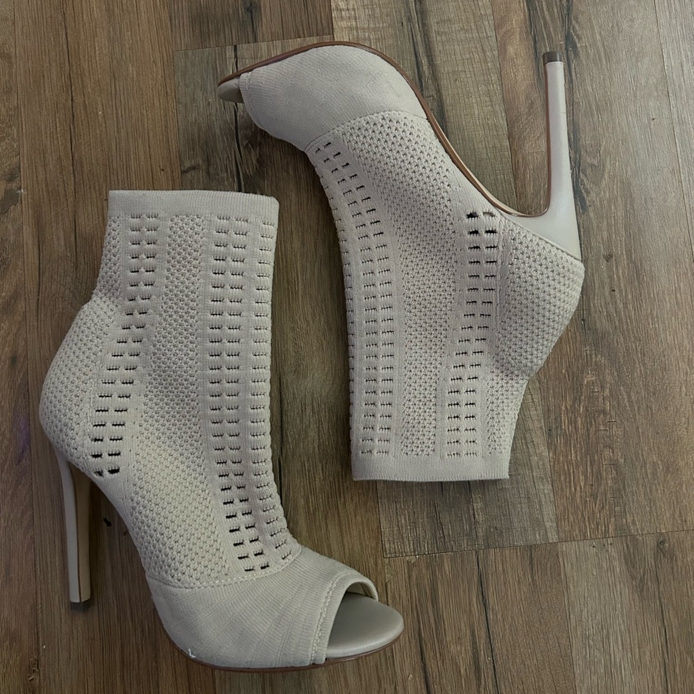 Steve Madden Knit Booties “Candid” 5.5